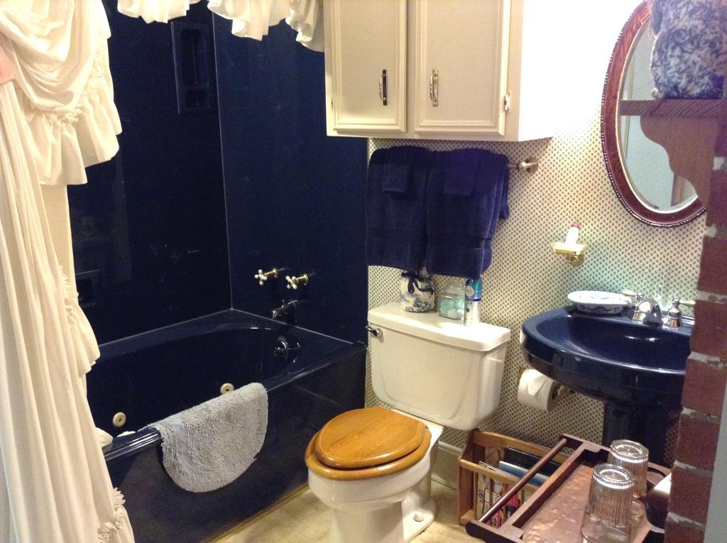2439 Fairfield "A Bed And Breakfast" Shreveport Oda fotoğraf